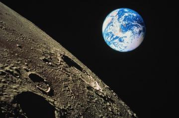 NASA скрывает существование инопланетян на Луне, - ученые 