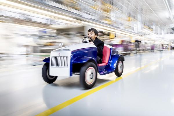 Rolls-Royce создал очень маленький электромобиль (ФОТО)