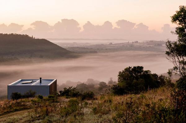Идеальные взаимоотношения природы и архитектуры: дом-контейнер в горах Уругвая (ФОТО)