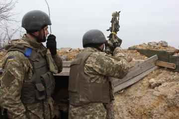 С начала суток боевики 29 раз обстреляли позиции украинских военных, – штаб АТО