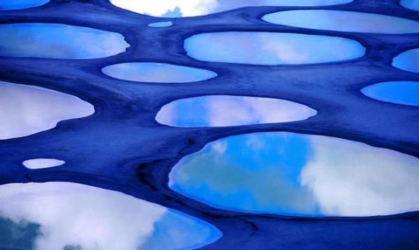 Чудо, сотворенное природой: как выглядит самое необычное озеро в Северной Америке (ФОТО)