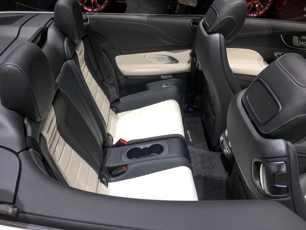 На автосалоне в Женеве показали самую пафосную версию Mercedes-Benz E-класса (ФОТО)