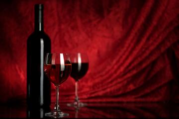 Ученые: компонент красного вина замедляет старение мозга