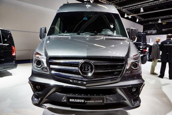 Тюнинг-ателье Brabus представило самый шикарный минивэн в мире (ФОТО)