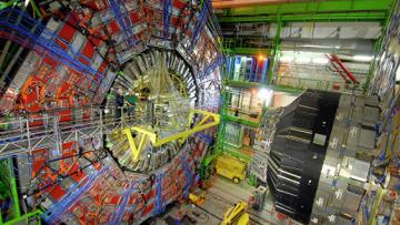Физики случайно открыли сразу пять новых «зачарованных» частиц