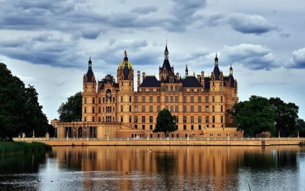 Один из самых красивых замков Западной Европы (ФОТО)