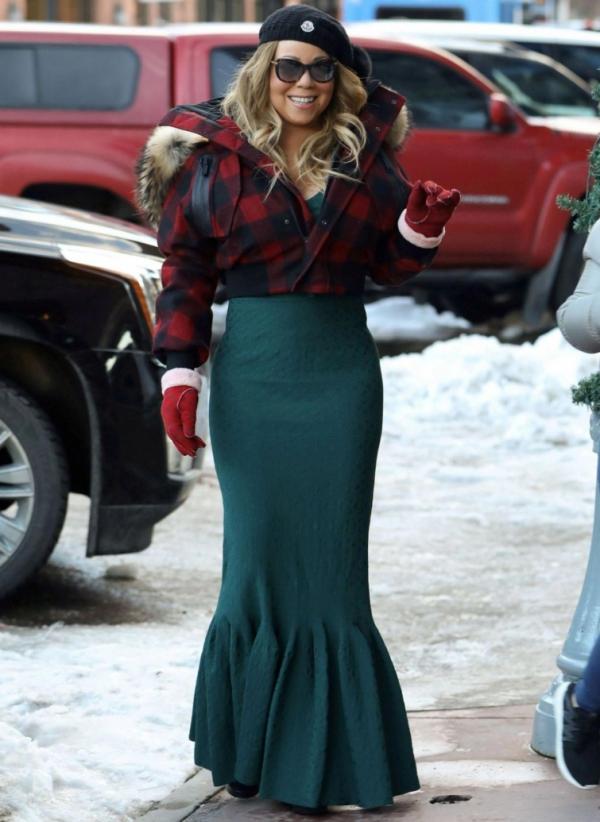 Дорогая безвкусица: странные наряды голливудских звезд (ФОТО) Дорогая безвкусица: странные наряды голливудских звезд (ФОТО)