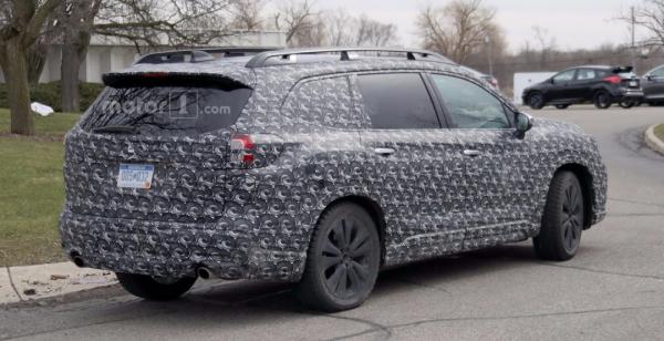 Семиместный кроссовер от Subaru «засветился» на шпионских снимках (ФОТО)