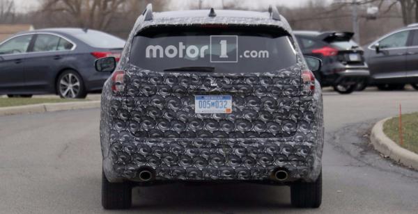 Семиместный кроссовер от Subaru «засветился» на шпионских снимках (ФОТО)
