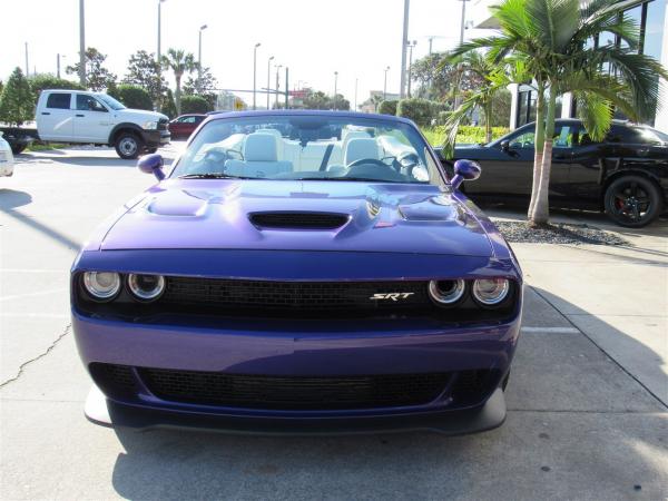 В США выставили на продажу 700-сильный кабриолет Dodge Challenger (ФОТО)