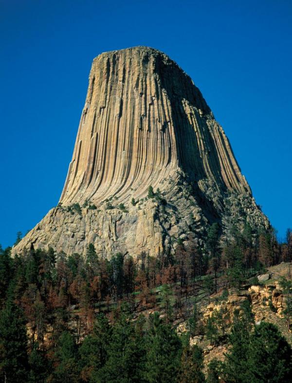 Потрясающее творение природы: башня дьявола в американском штате Вайоминг (ФОТО)