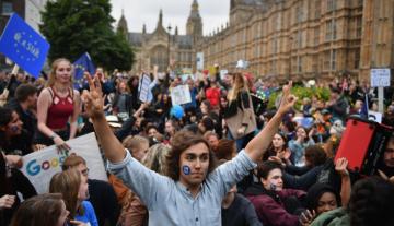 Британцы массово протестуют против выхода из ЕС