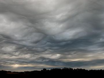 Метеорологи официально признали существование “облаков Судного дня” (ФОТО)