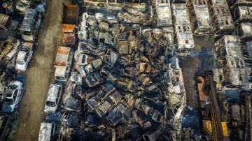 Пожар на китайской парковке уничтожил шесть тысяч автомобилей (ФОТО)