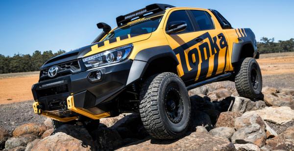 Toyota официально представила экстремальный пикап HiLux Tonka concept (ФОТО)
