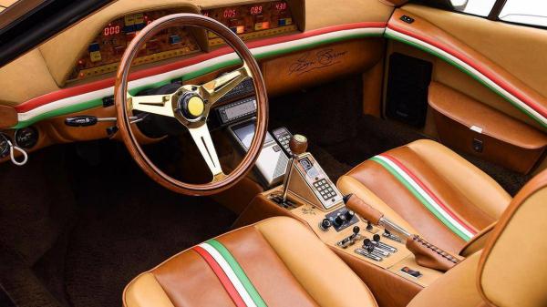 Культовый спорткар Ferrari с безумным тюнингом продают за двести тысяч долларов (ФОТО)