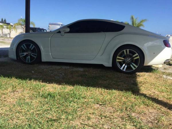 В США продают копию Bentley, которая выглядит круче оригинала за триста тысяч долларов (ФОТО)