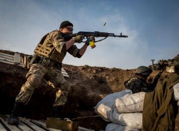 Обострение на Донбассе: боевики бросили в бой танки, есть погибшие