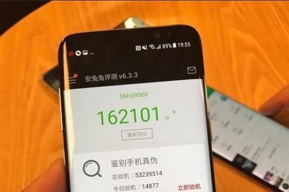 Битва флагманов: iPhone 7 против Samsung Galaxy S8 (ВИДЕО)