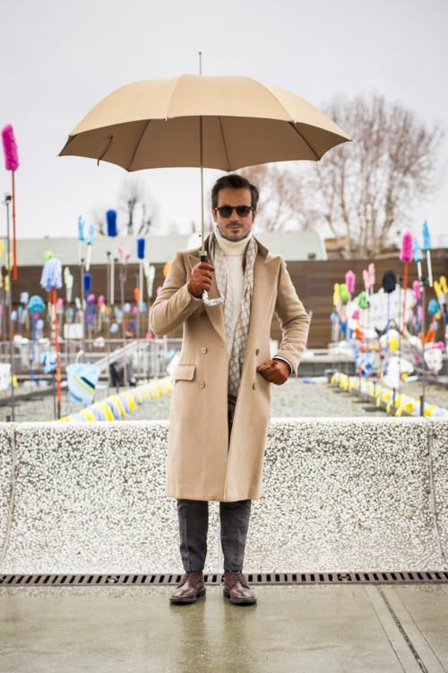Streetstyle дождливой погоды: 7 образов с зонтом (ФОТО)