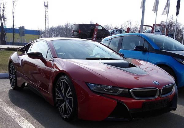 На украинских дорогах засветился эксклюзивный автомобиль BMW (ФОТО)