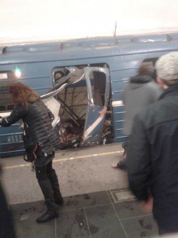 По крайней мере 10 человек погибли при взрывах в метро в Санкт-Петербурге (ФОТО)