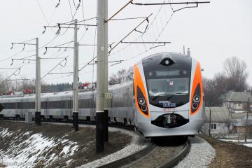 «Укрзализныця» отменила повышение тарифов на пассажирские перевозки
