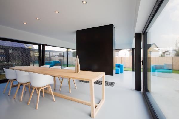 Комфортабельное жилище 21 века: дом из стекла и дерева в Бельгии (ФОТО)