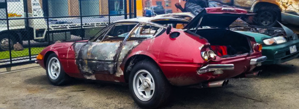 Мужские слезы: автоугонщики намерено сожгли две редкие модели Ferrari (ФОТО)