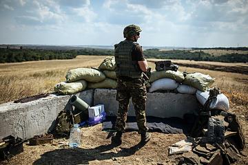 С начала суток боевики 18 раз обстреляли позиции украинских военных, - штаб АТО