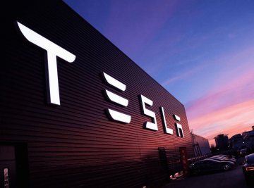 Компания Tesla впервые обогнала General Motor и стала самой дорогой в США