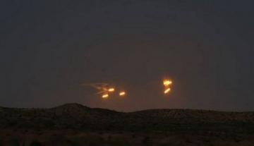 Жители Аризоны и Калифорнии наблюдают за странными огнями в небе (ВИДЕО)