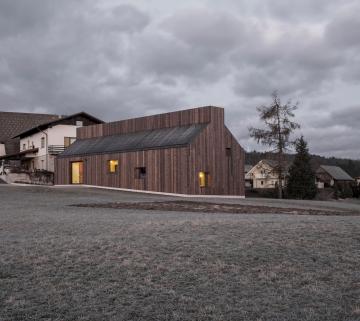 Современное жилье в сельской местности: деревянный дом в Словении (ФОТО)