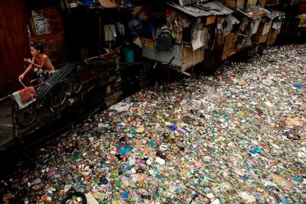 Манила: кадры из жизни людей в самом густонаселенном городе Земли (ФОТО)