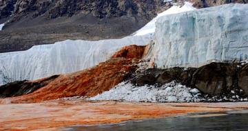 Тайна Кровавого водопада в Антарктиде раскрыта