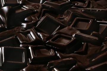 Ученые обнаружили уникальные свойства горького шоколада