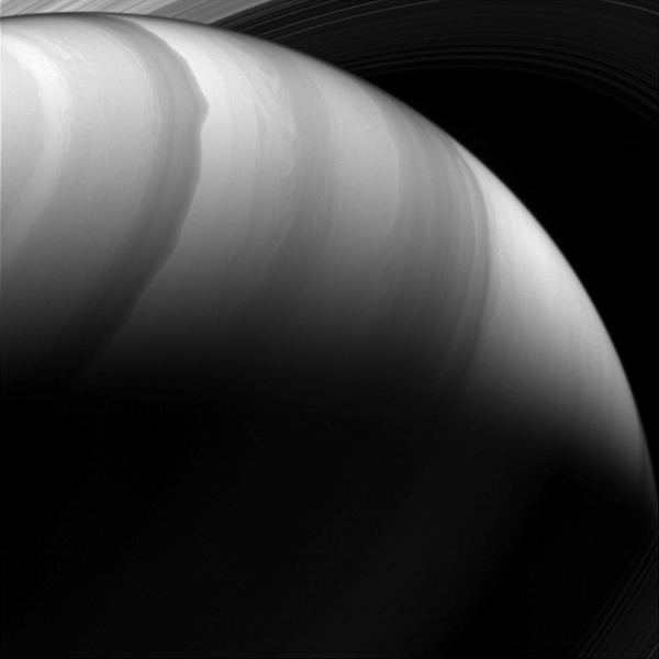Зонд Cassini вошел в кольца Сатурна и прислал потрясающие снимки на Землю (ФОТО)