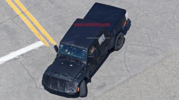 В сети появились шпионские снимки нового пикапа Jeep Wrangler