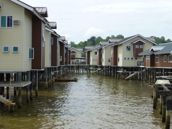 Крупнейшее поселение на воде – Кампонг Айер в Брунее (ФОТО)