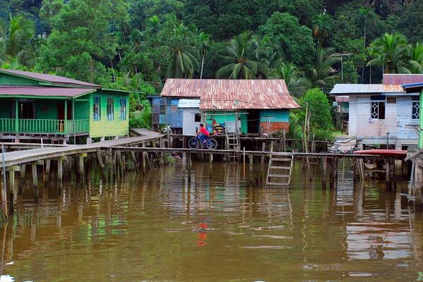 Крупнейшее поселение на воде – Кампонг Айер в Брунее (ФОТО)