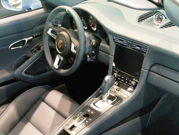 В Украину завезли уникальный спорткар Porsche 911 (ФОТО)