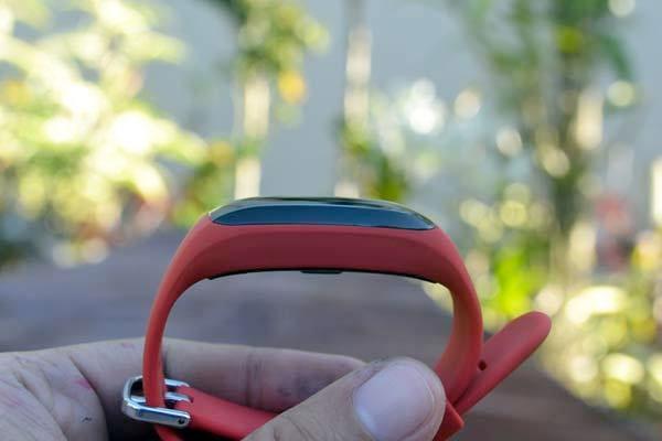 Lenovo выпустила фитнес-браслет Smart Band HW01 (ФОТО)
