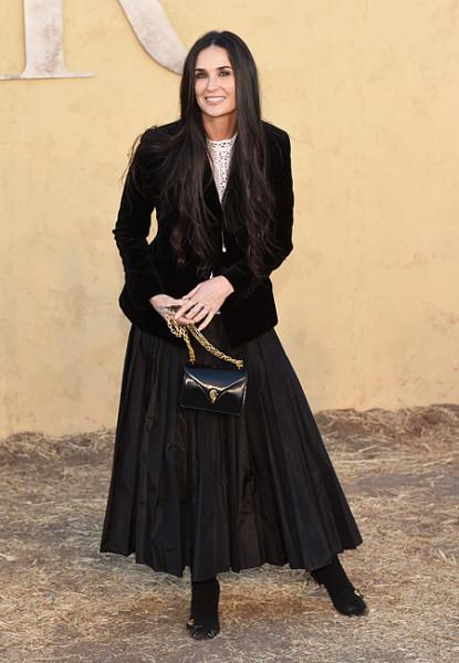 54-летняя актриса Деми Мур поразила молодостью и красотой на показе Dior