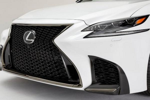 Lexus представил на суд общественности новый спортивный автомобиль (ФОТО)