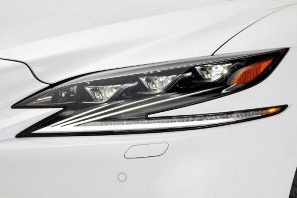 Lexus представил на суд общественности новый спортивный автомобиль (ФОТО)