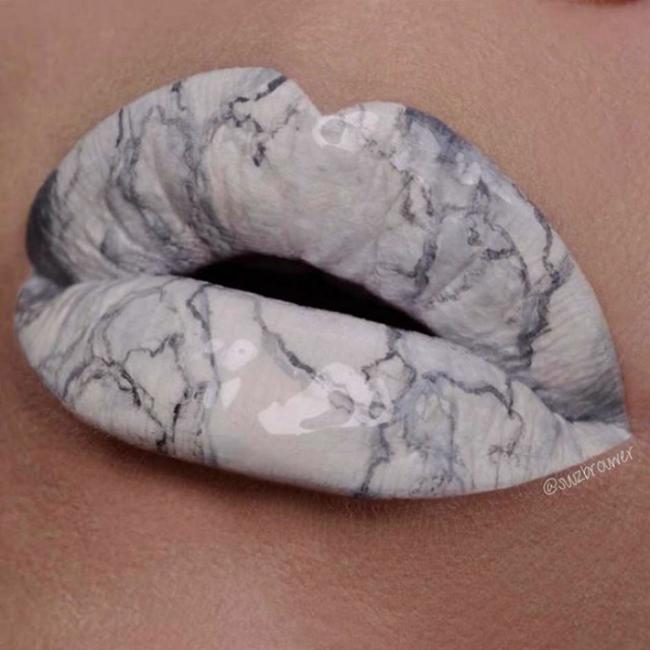Мраморные губы – новый странный тренд в мире макияжа (ФОТО)