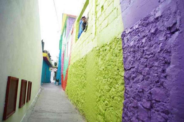 Мексиканцы окрасили 209 домов и превратили свой город в красочную сказку (ФОТО)