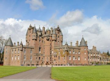 Достопримечательности Европы: таинственный замок Глэмис в Шотландии (ФОТО)