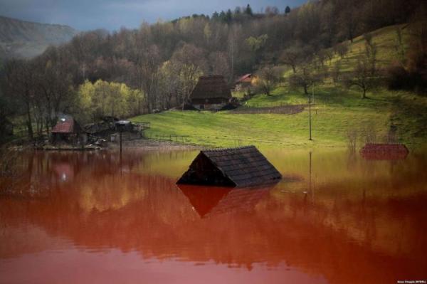 Джамана - румынская деревня, затопленная ядовитыми отходами (ФОТО)