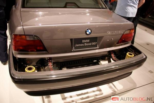 Бронированный BMW агента 007 выставлен на продажу (ФОТО)